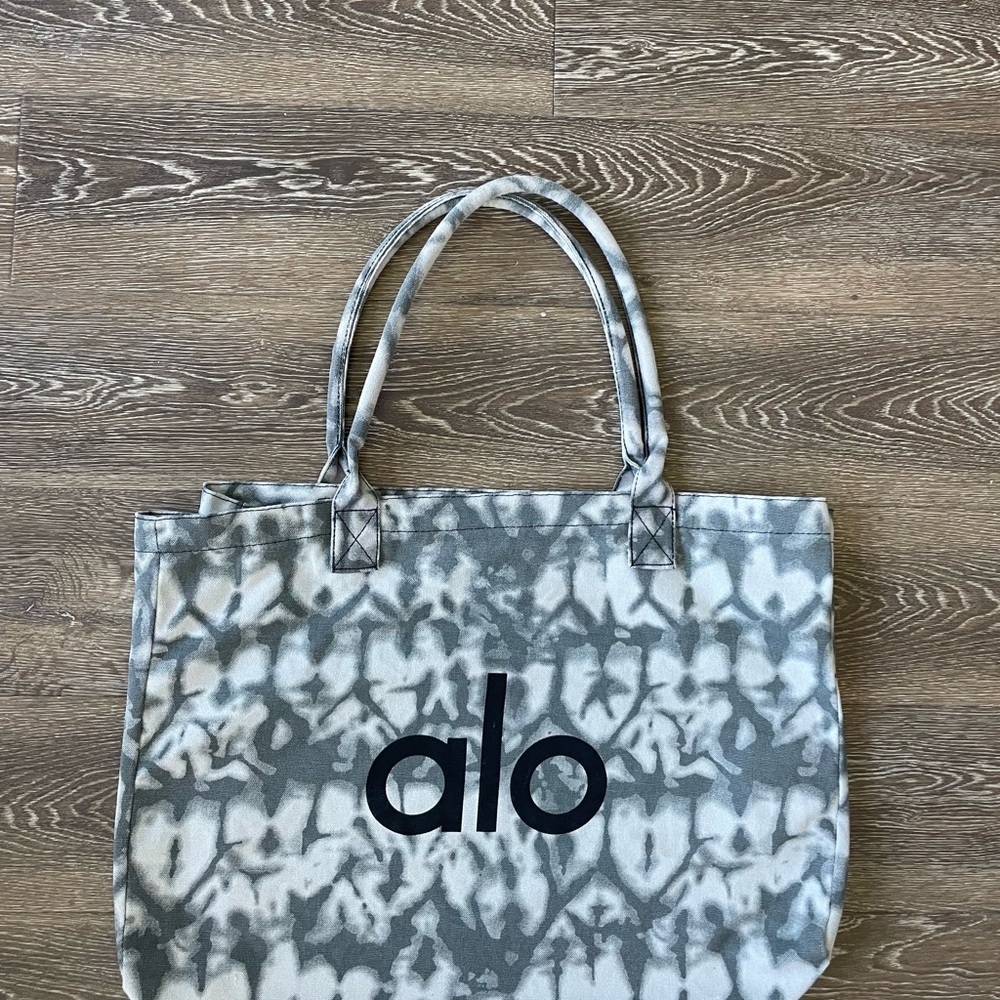 ALO Yoga Modern Gray and Black Tote Bag